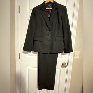 Women’s Kasper black (with blk pinstripes) lined 2-piece pantsuit, size 16.